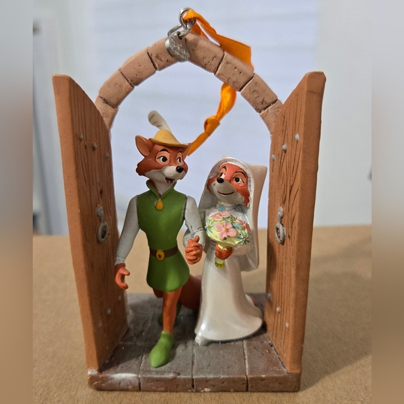 Disney Store 2017 Maid Marian and Robin Hood Ornament - Picture 1 of 6